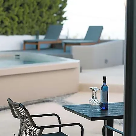 Elements Cozy Pyrgos *
